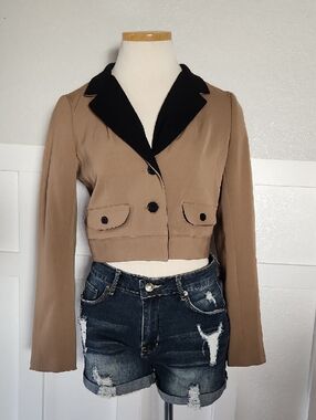 Wyeth by Todd Magill Brown Cropped Blazer with Black Velvet Collar